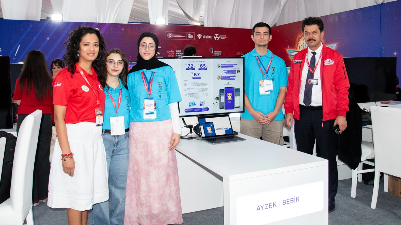 Rektör Yılmaz, TEKNOFEST İstanbul’da öğrencilerle buluştu